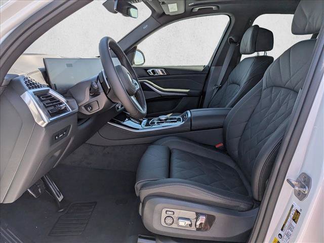 New 2026 BMW X5 xDrive50e w/ M Sport Package AWD/4WD image 4