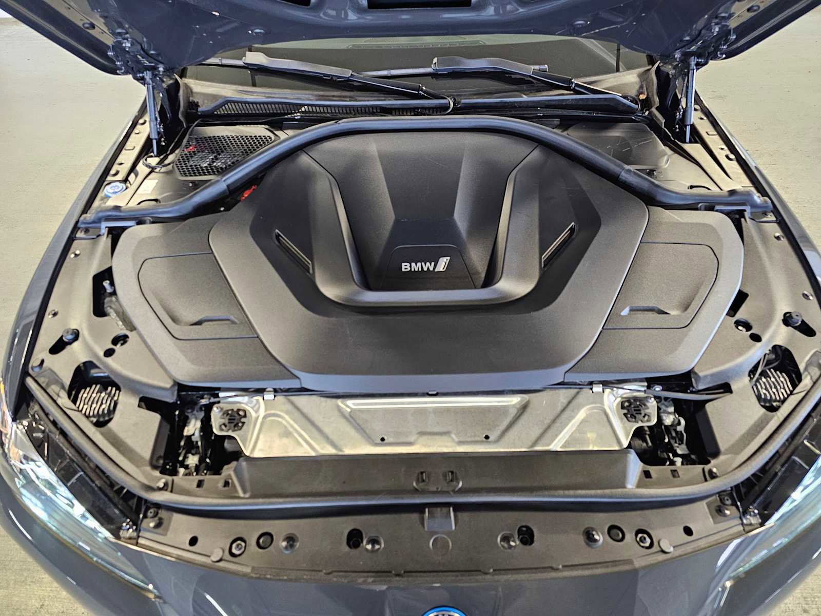 Used 2023 BMW i4 eDrive35 image 9