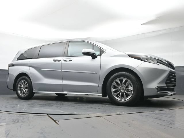 Certified 2023 Toyota Sienna XLE w/ Protection Package (TMS) FWD image 39