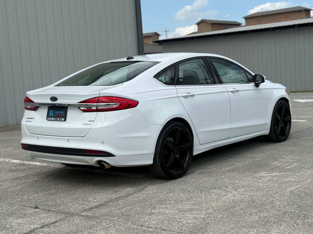 Used 2017 Ford Fusion SE w/ Fusion SE Technology Package FWD image 5