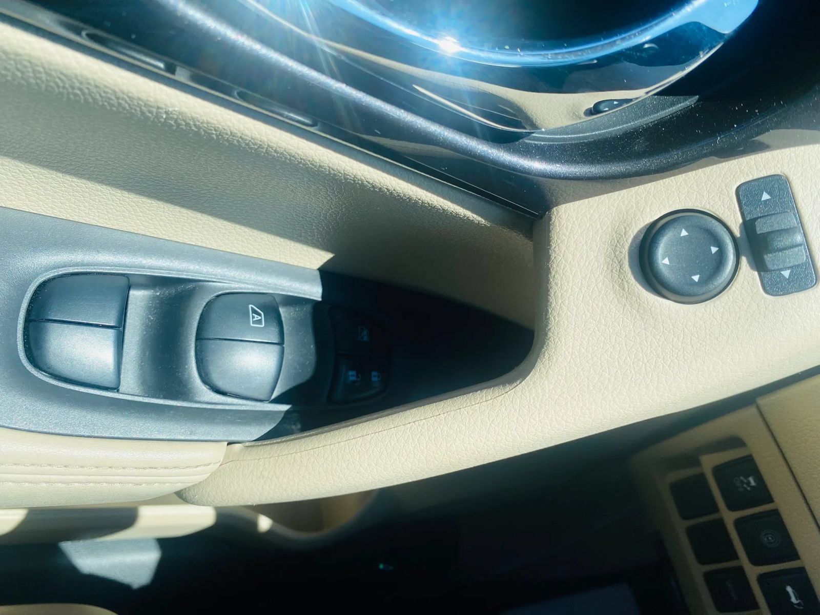 Used 2019 Nissan Rogue SV FWD image 13