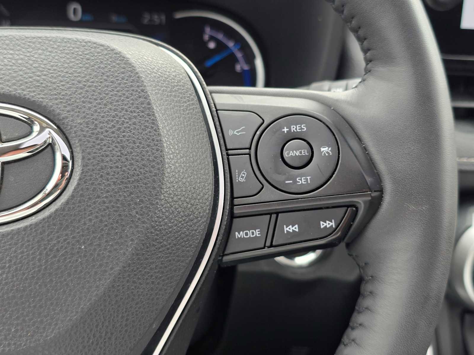 Used 2023 Toyota RAV4 XLE Premium AWD/4WD image 32