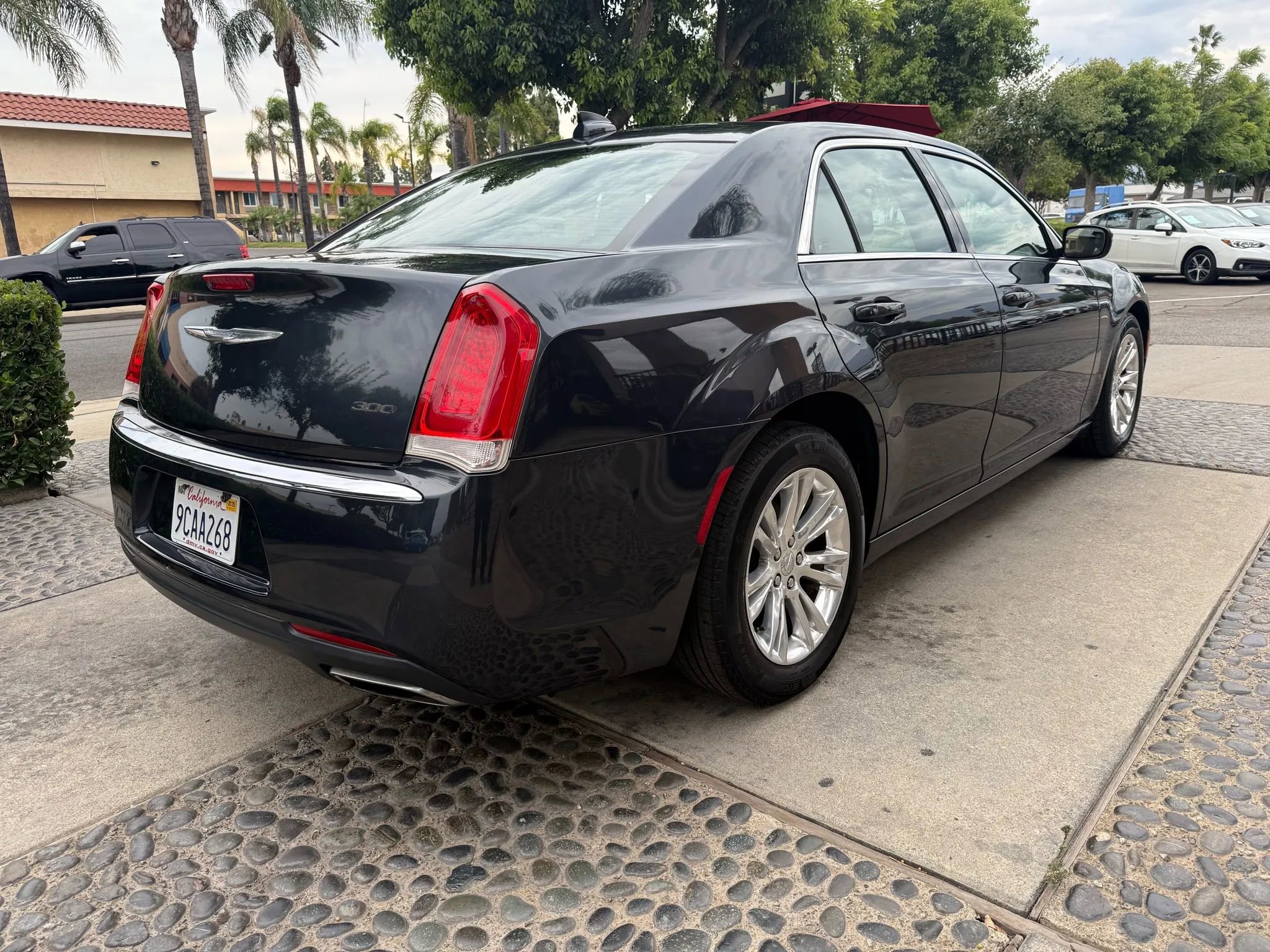 Used 2017 Chrysler 300 Limited image 5