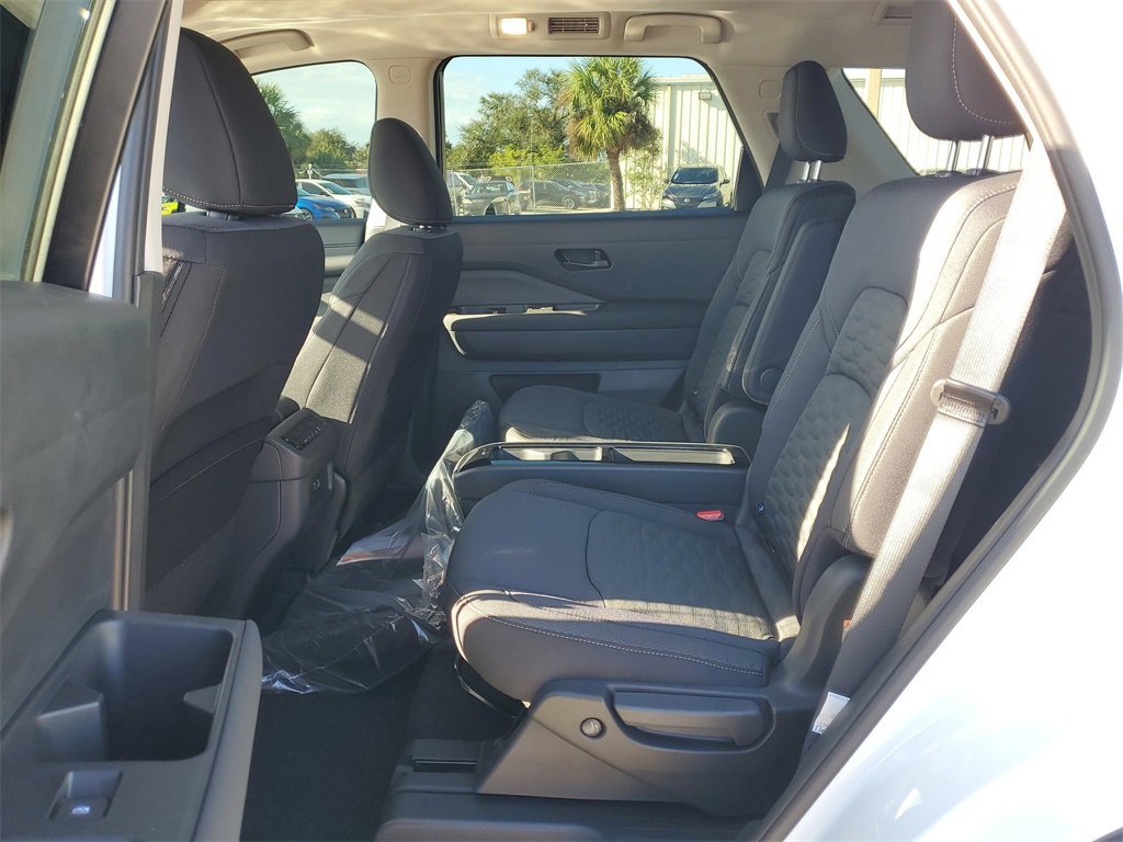New 2025 Nissan Pathfinder SV image 6