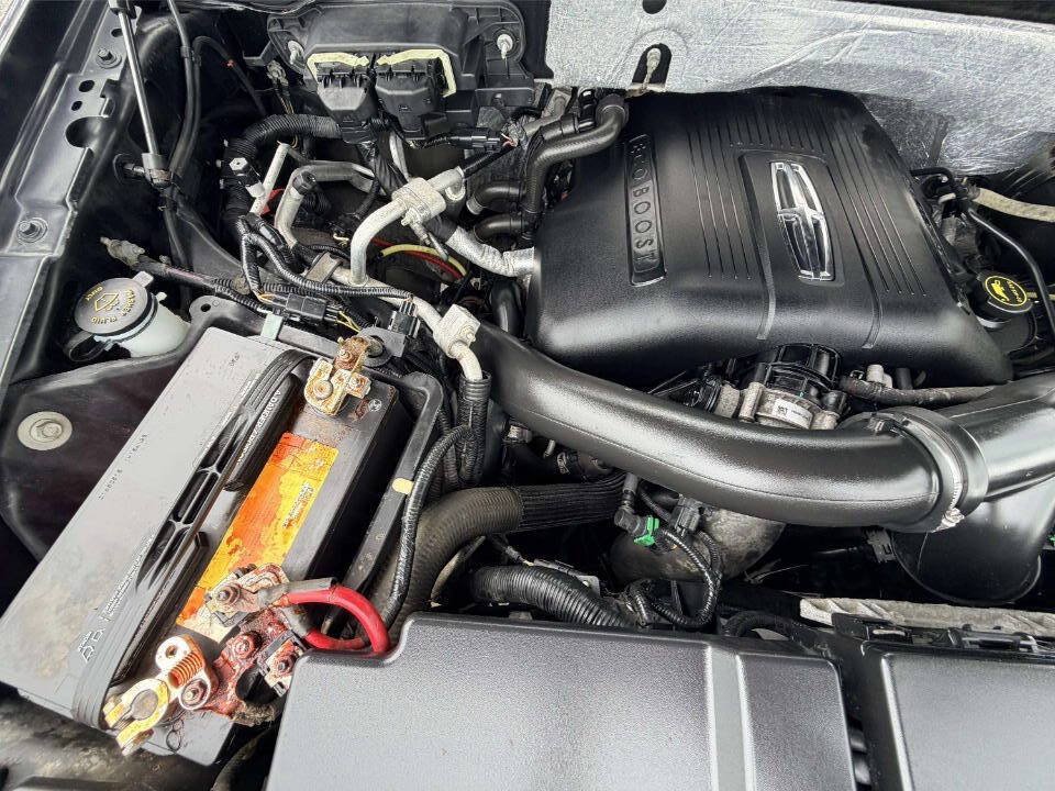 Used 2015 Lincoln Navigator 4WD image 16