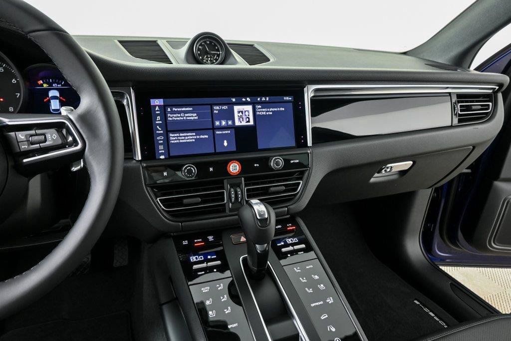 Used 2026 Porsche Macan AWD/4WD image 13