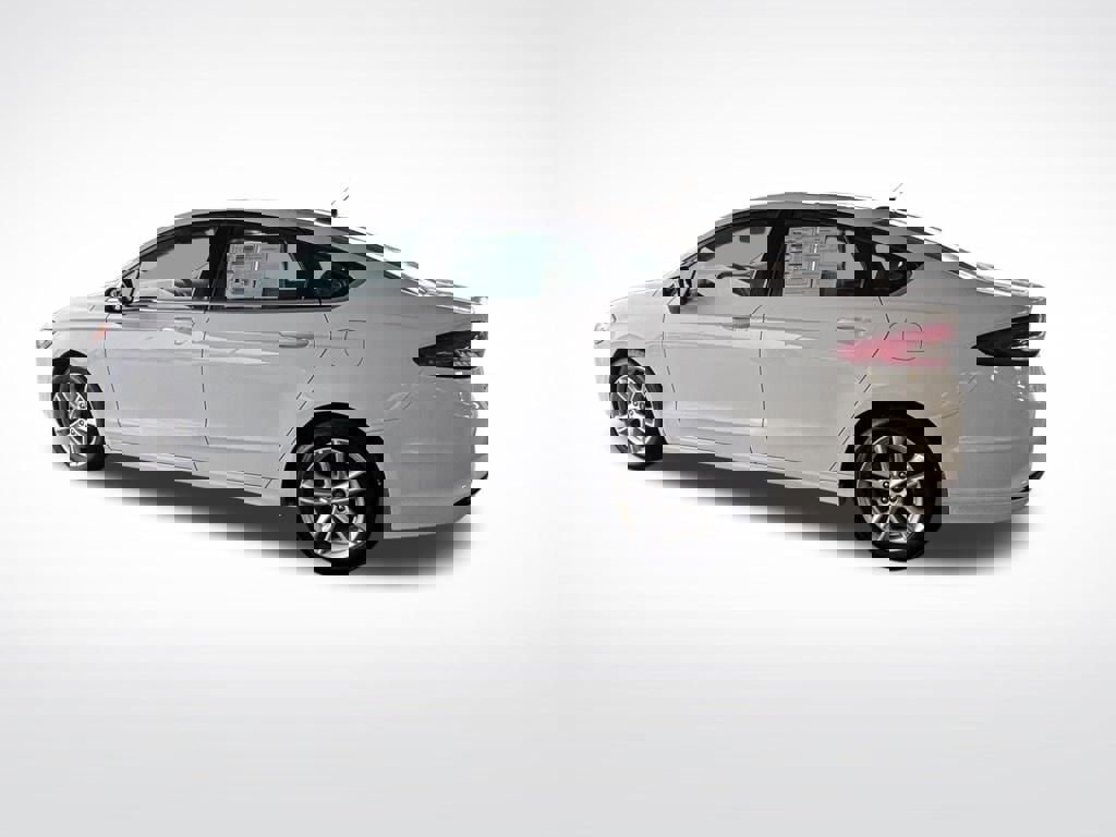 Used 2018 Ford Fusion SE image 3