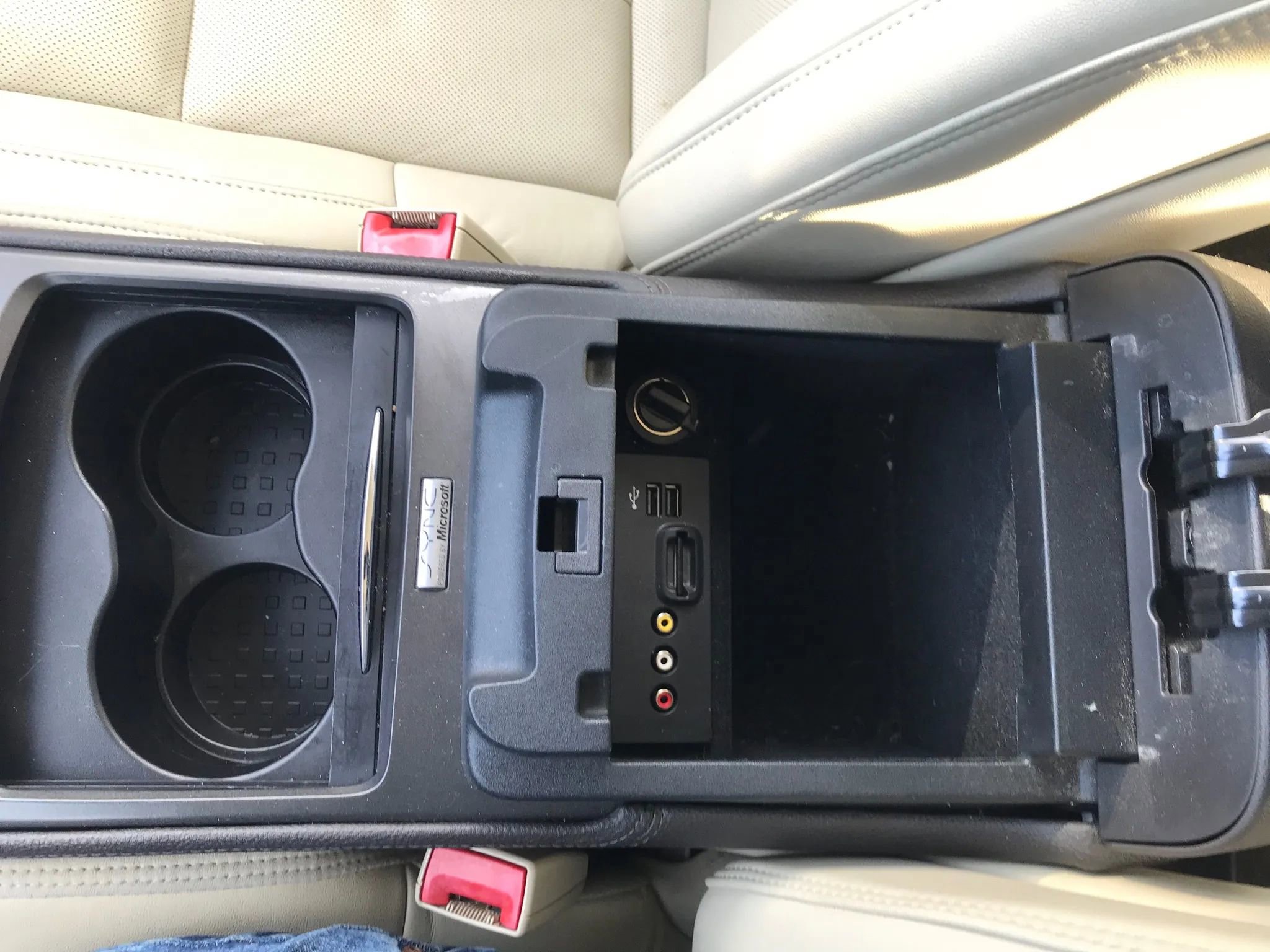 Used 2013 Lincoln MKS Sedan 4D image 30