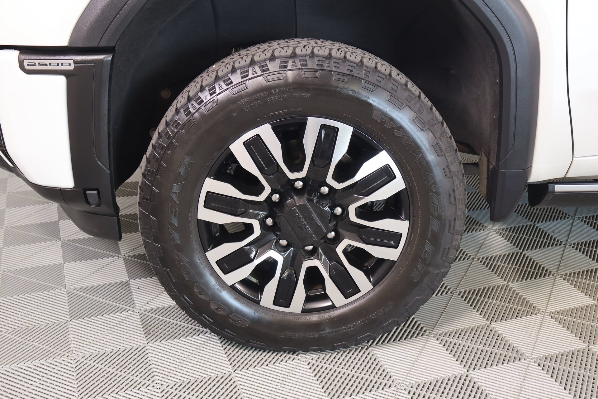 Used 2024 GMC Sierra 2500 Denali Ultimate AWD/4WD image 19