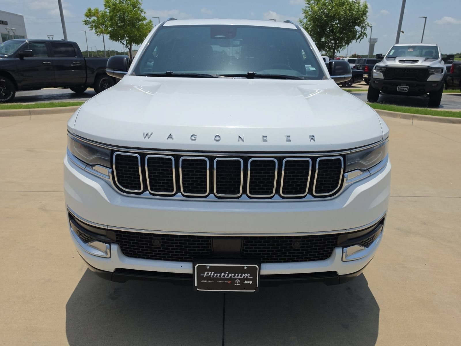 Used 2024 Jeep Wagoneer Series II w/ Flexible Seating Group RWD image 8