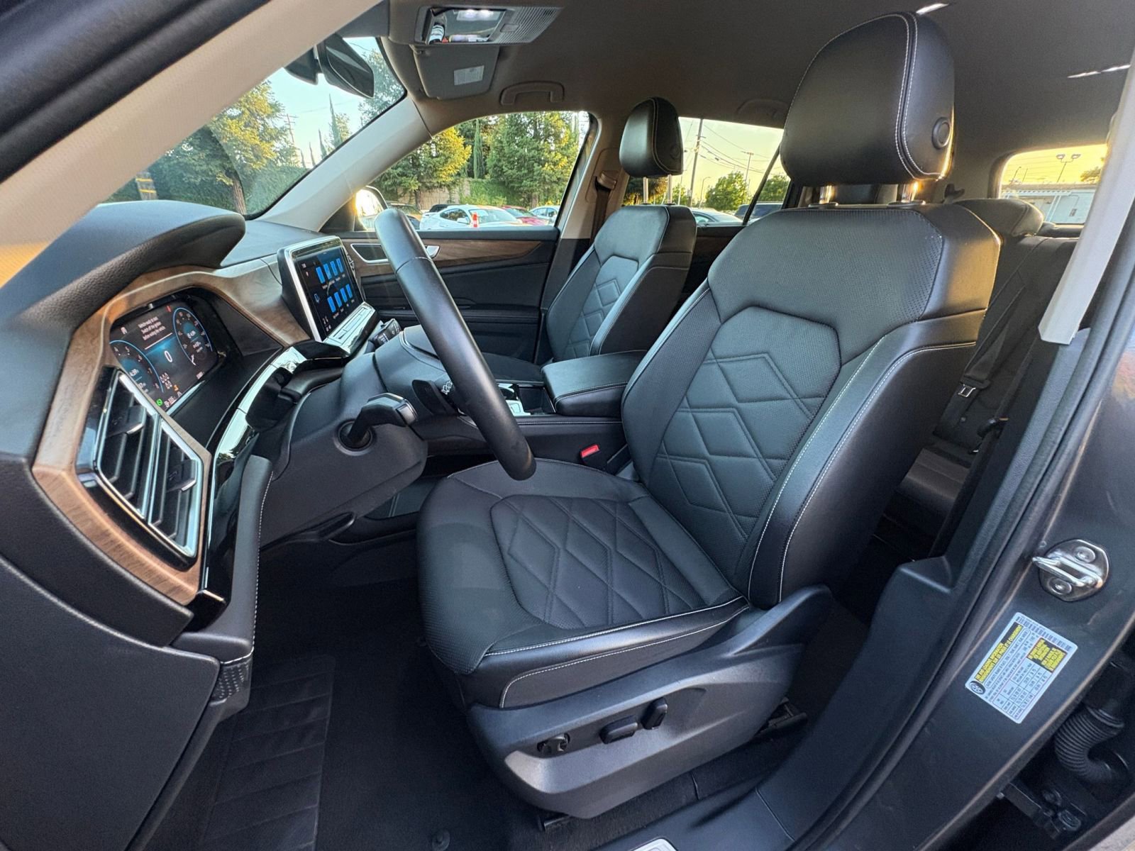 Used 2025 Volkswagen Atlas SE image 40