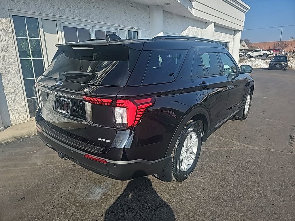 Used 2025 Ford Explorer Active AWD/4WD image 4