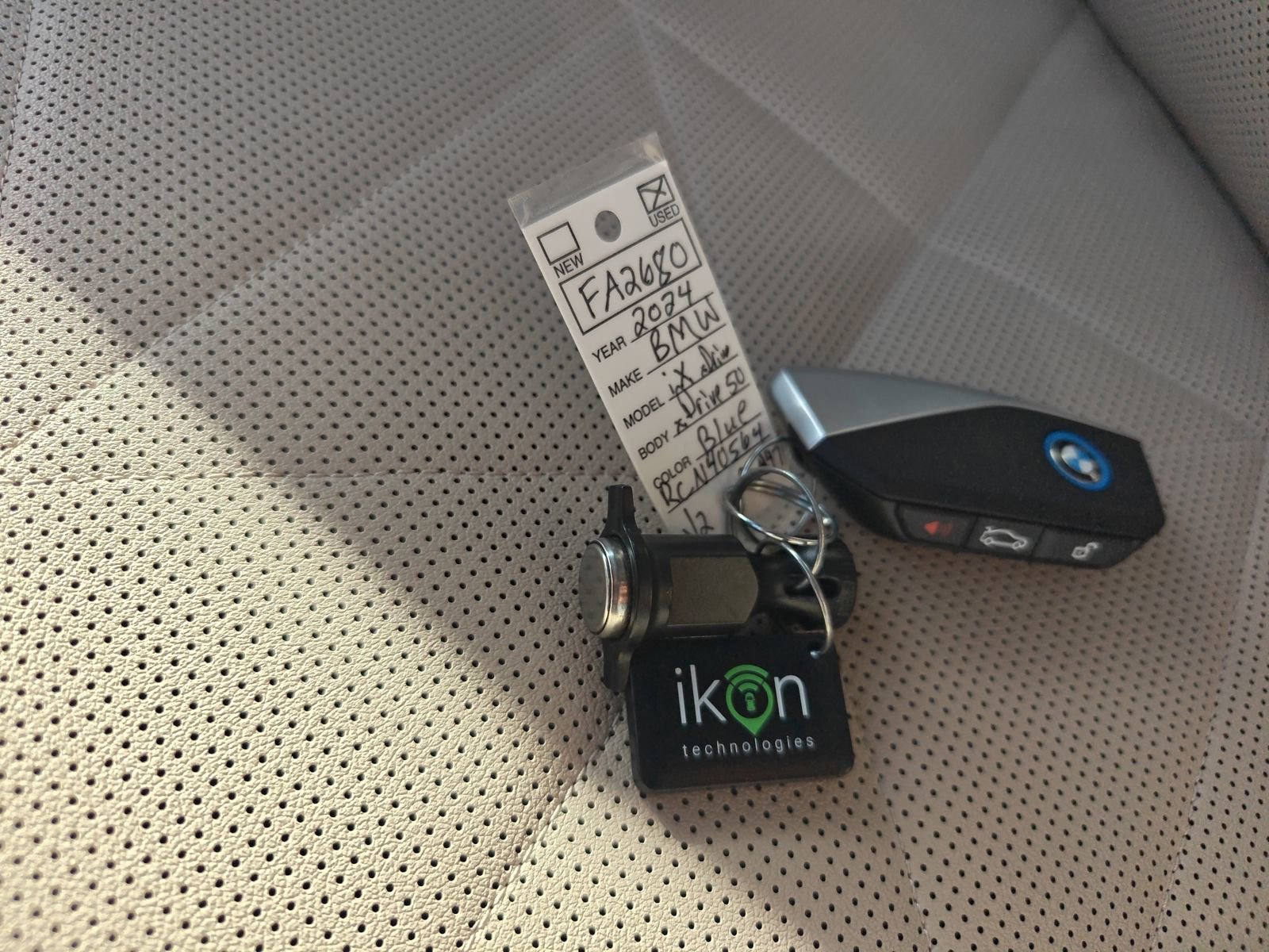 Used 2024 BMW iX xDrive50 w/ Premium Package image 32