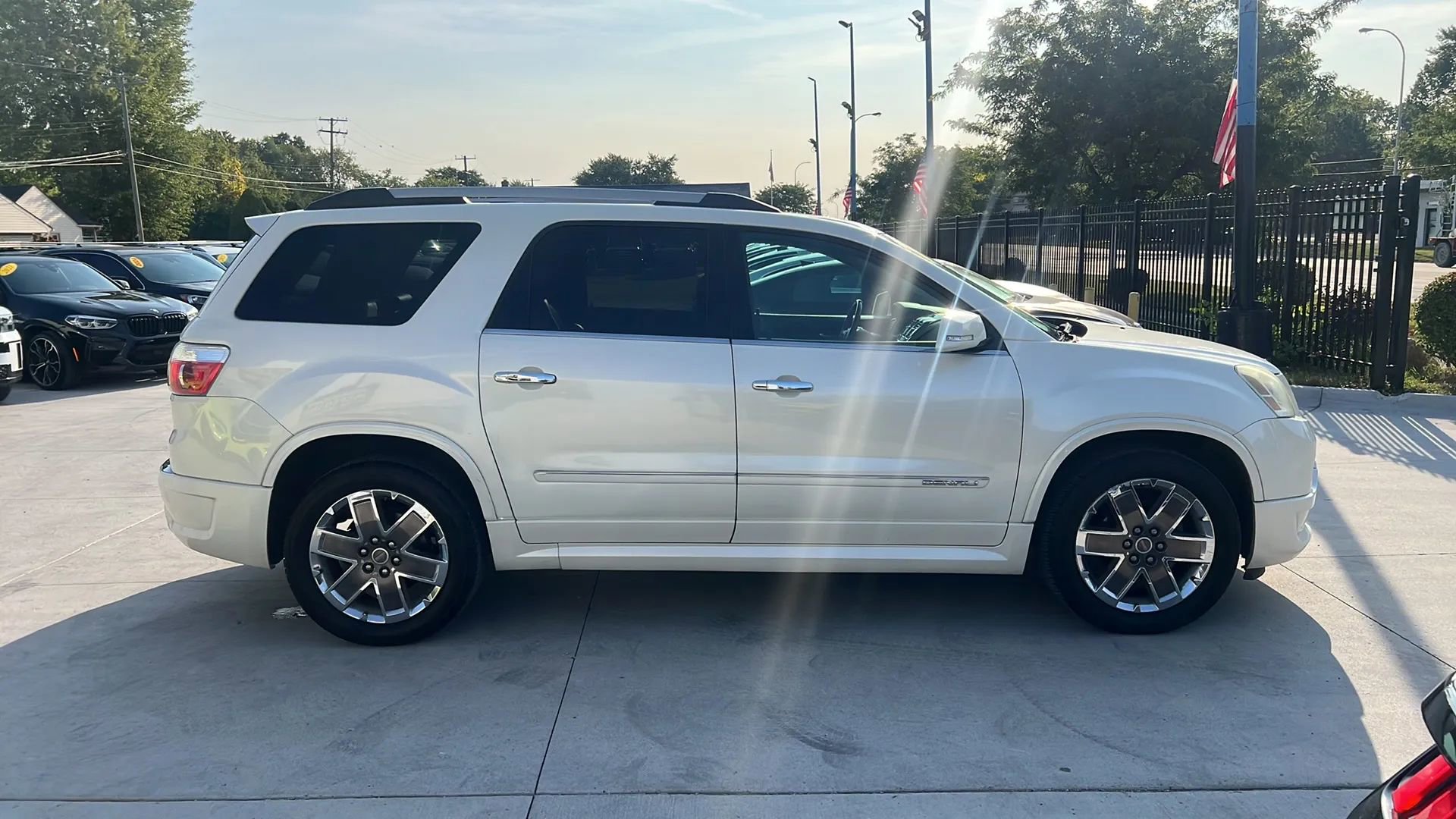 Used 2011 GMC Acadia Denali image 4