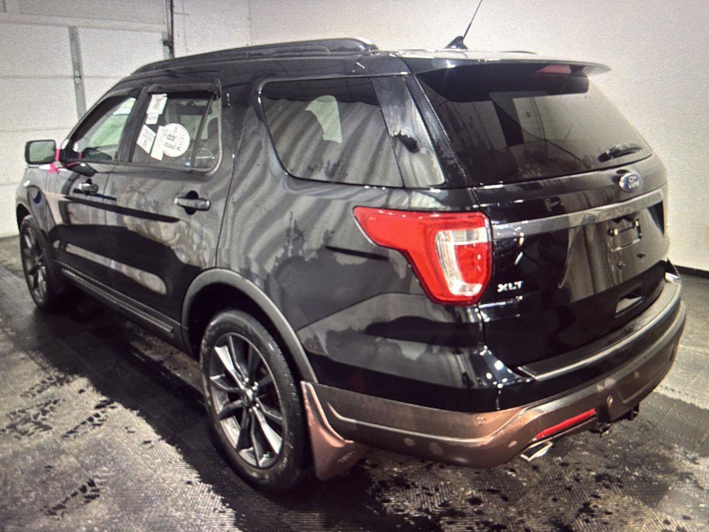 Used 2019 Ford Explorer XLT w/ XLT Sport Appearance Package AWD/4WD image 5