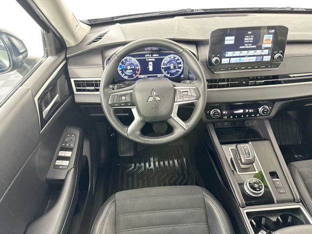 Used 2024 Mitsubishi Outlander SE image 11
