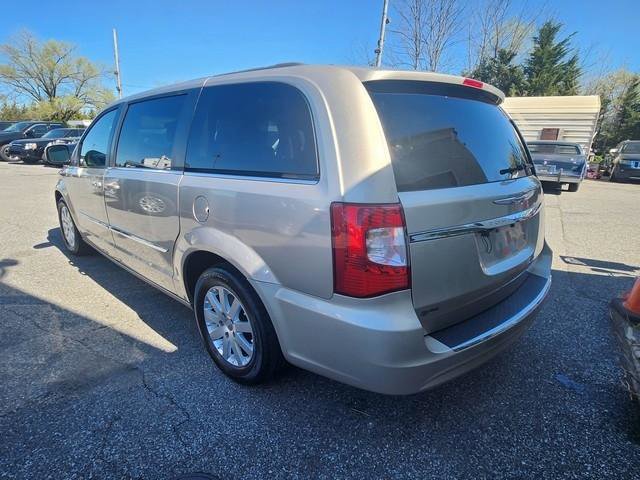 Used 2015 Chrysler Town & Country Touring FWD image 5
