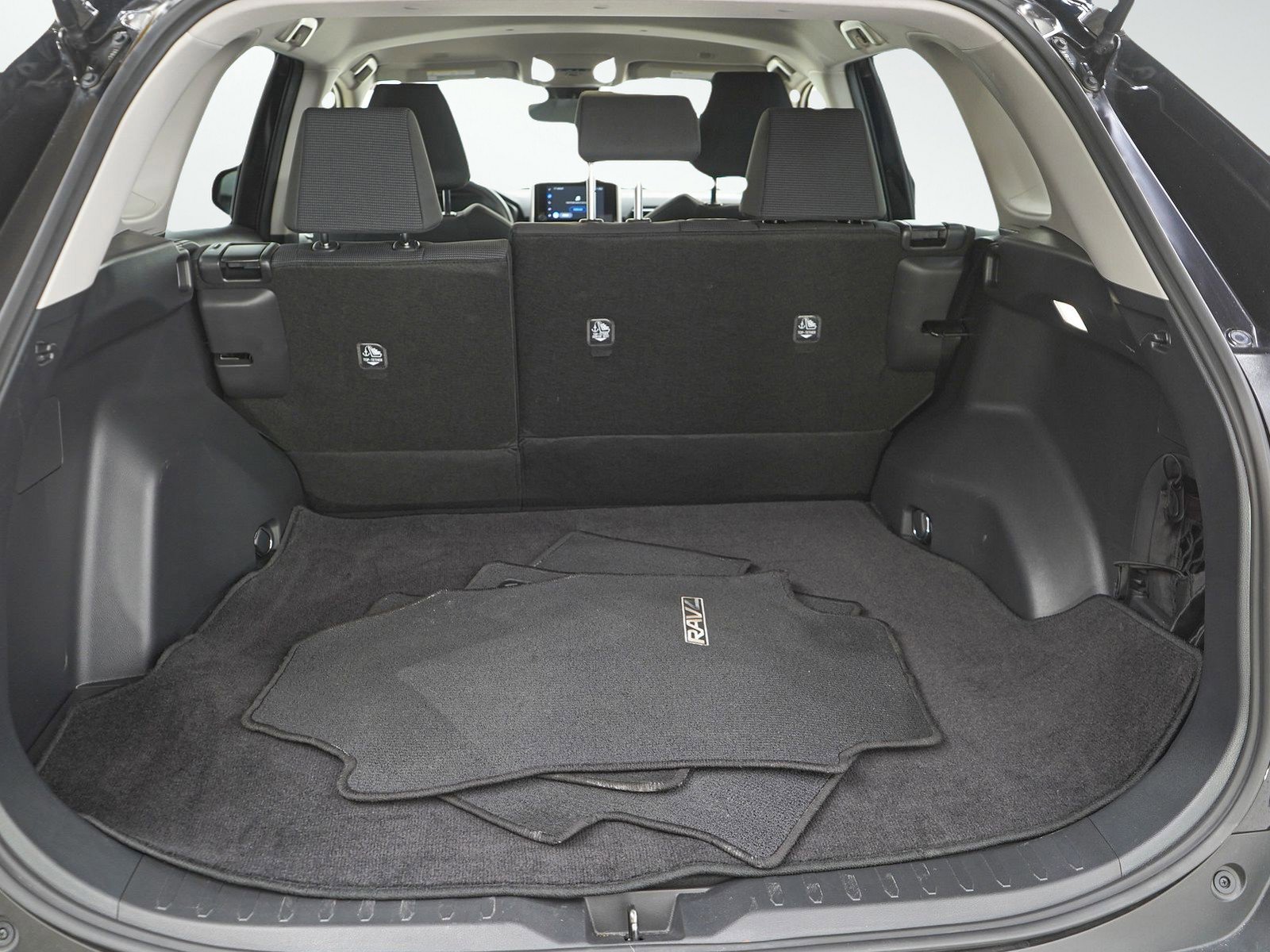 Used 2025 Toyota RAV4 LE AWD/4WD image 9