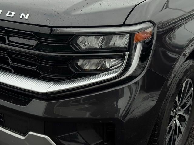 Used 2025 Ford Expedition Max Platinum image 2