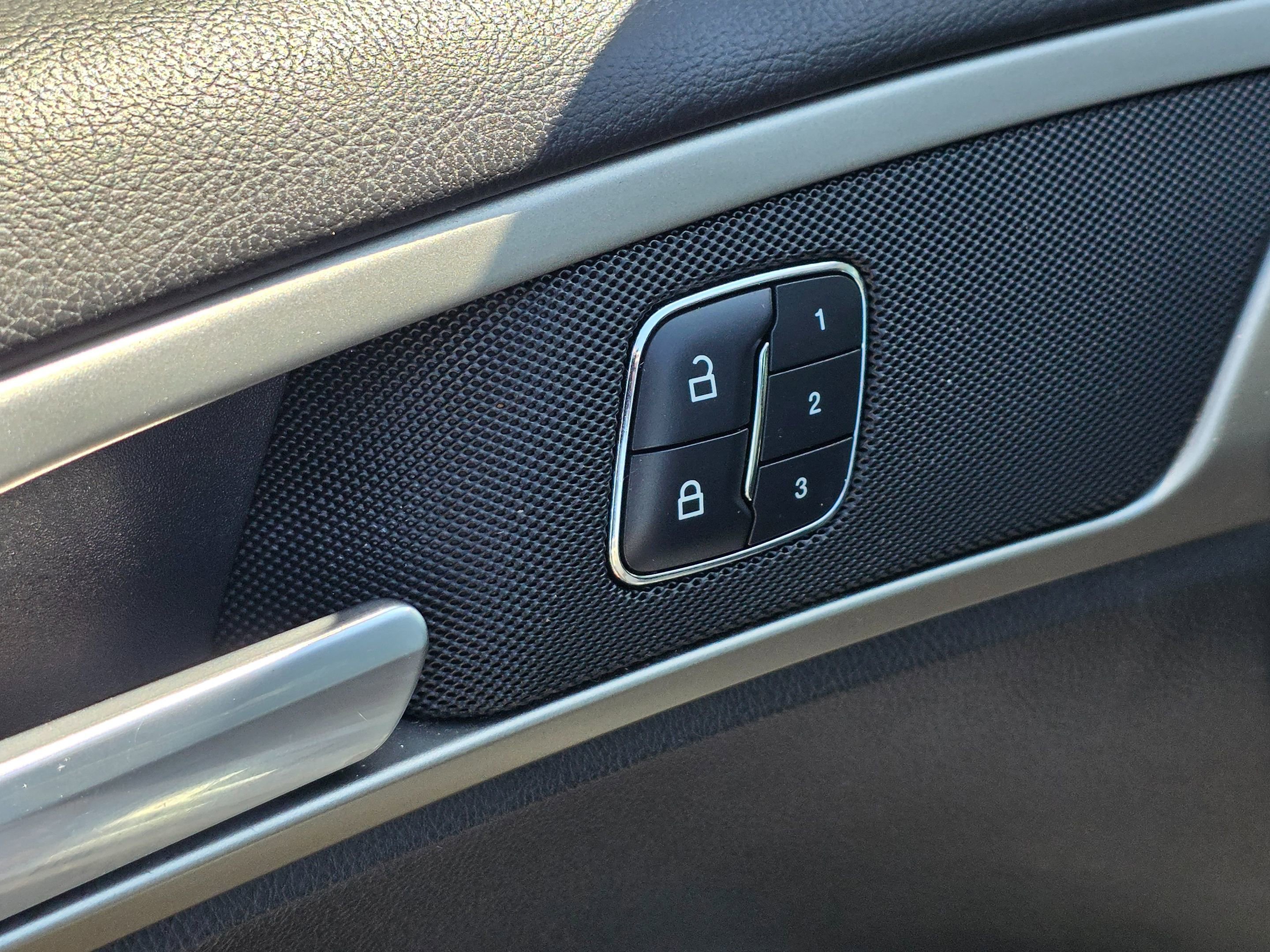 Used 2015 Ford Fusion SE w/ Equipment Group 202A FWD image 22