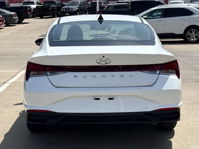Used 2021 Hyundai Elantra SE FWD image 5