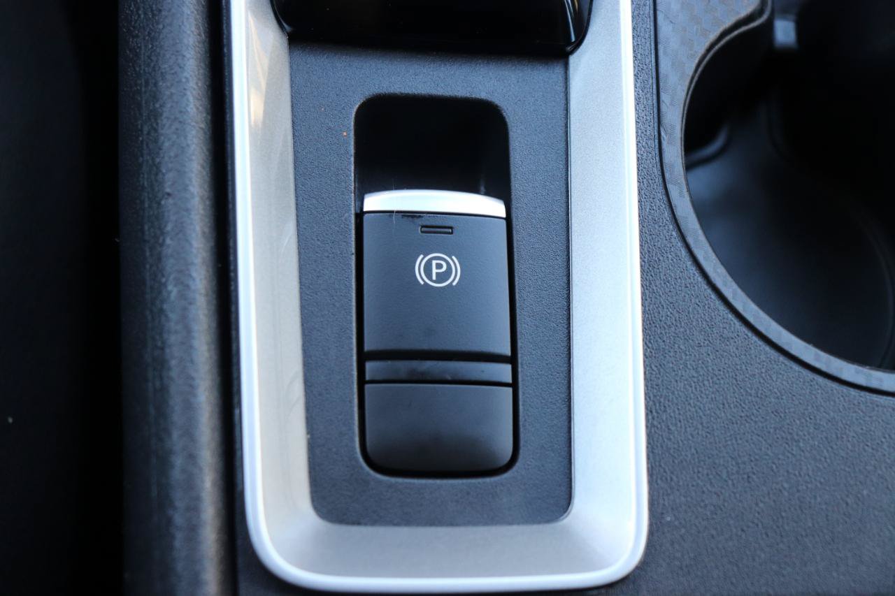 Used 2025 Nissan Altima 2.5 SV AWD/4WD image 36