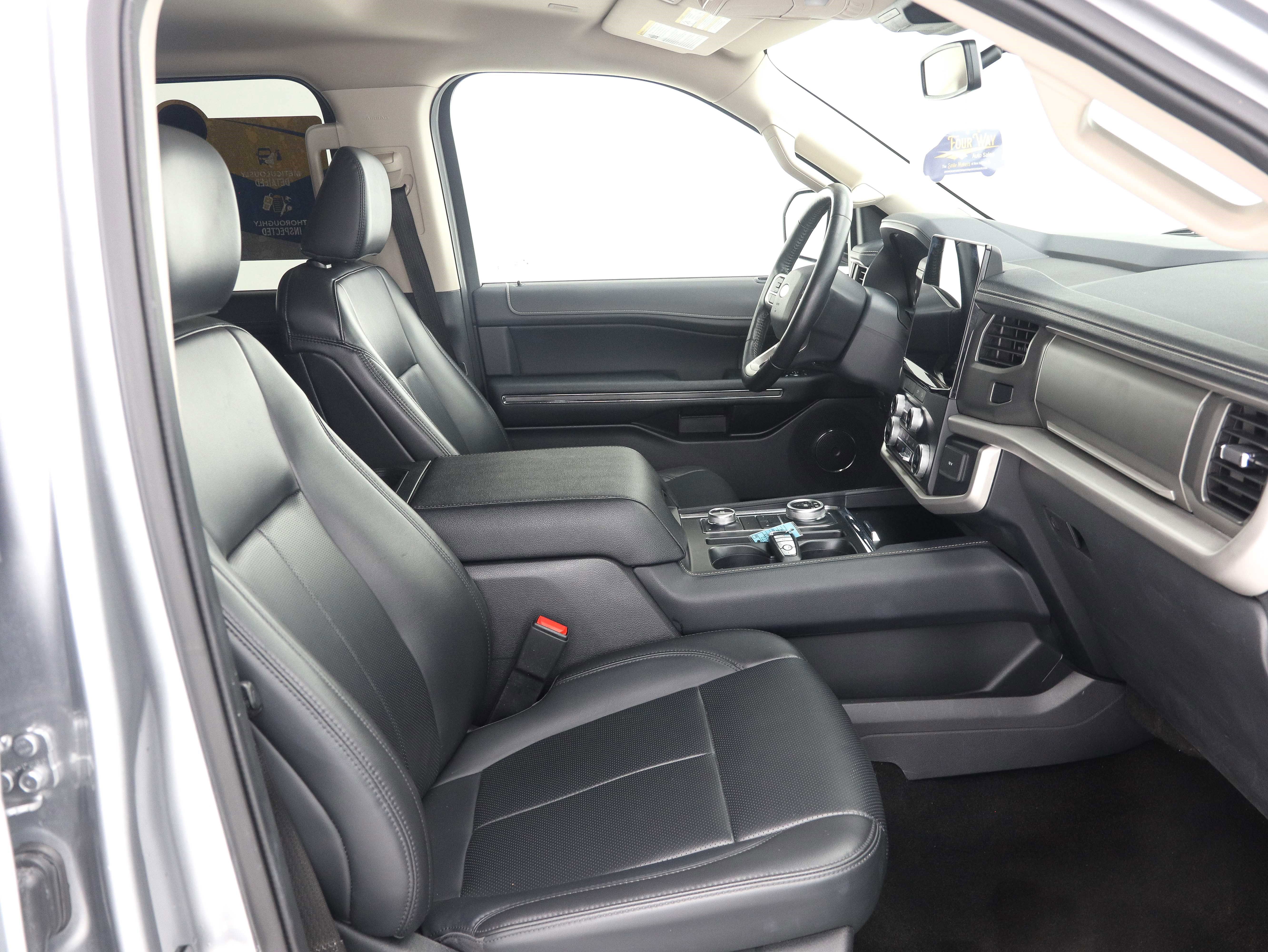 Used 2023 Ford Expedition Max XLT image 18