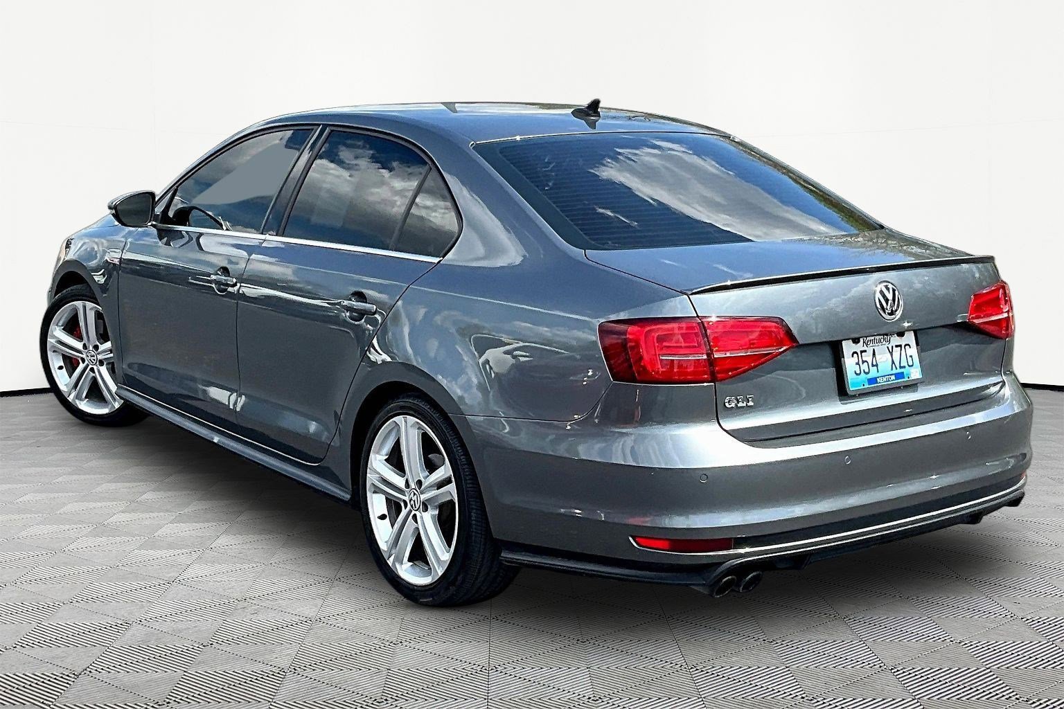 Used 2017 Volkswagen Jetta GLI image 4