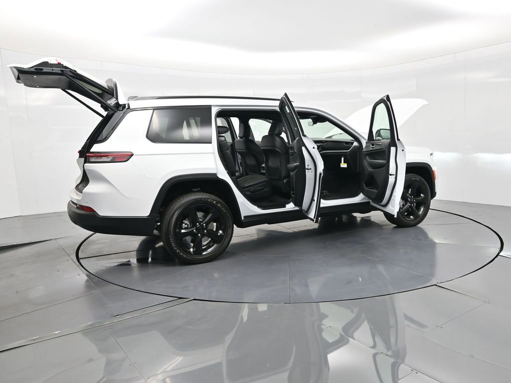 New 2025 Jeep Grand Cherokee L Altitude image 32