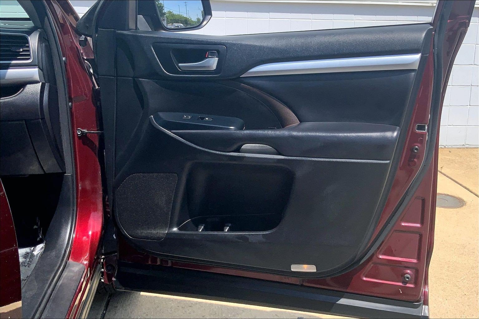 Used 2018 Toyota Highlander XLE AWD/4WD image 29