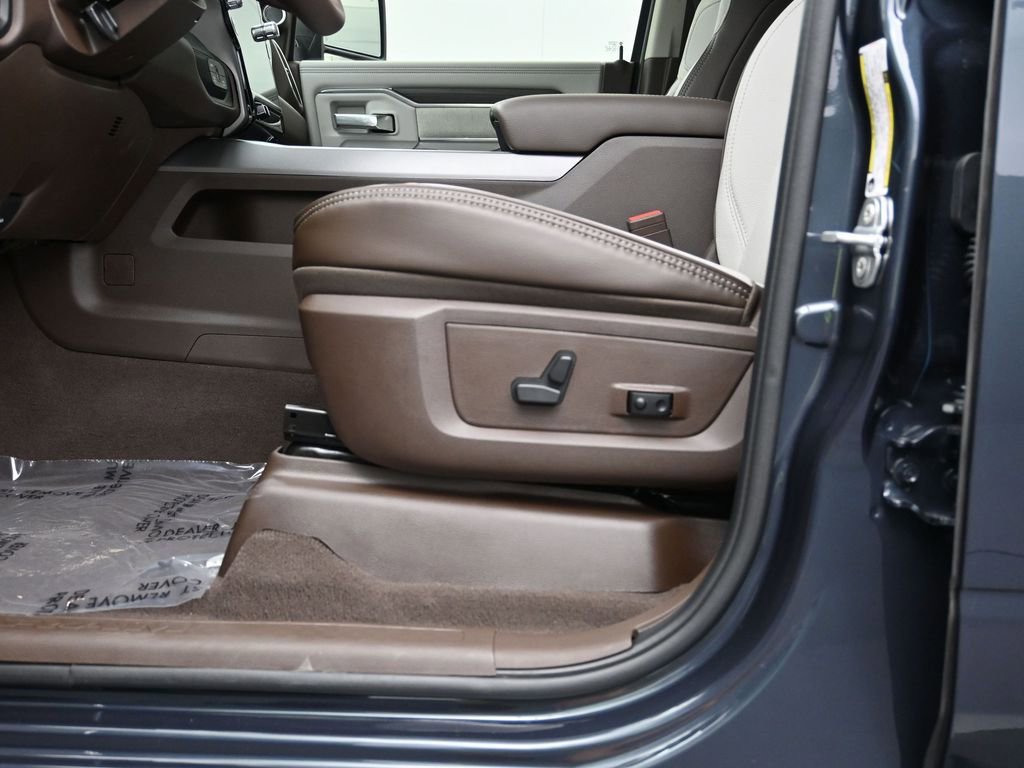 New 2026 RAM 3500 Laramie AWD/4WD image 23