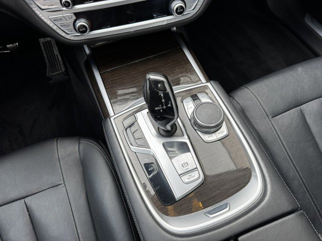 Used 2018 BMW 740i xDrive image 27
