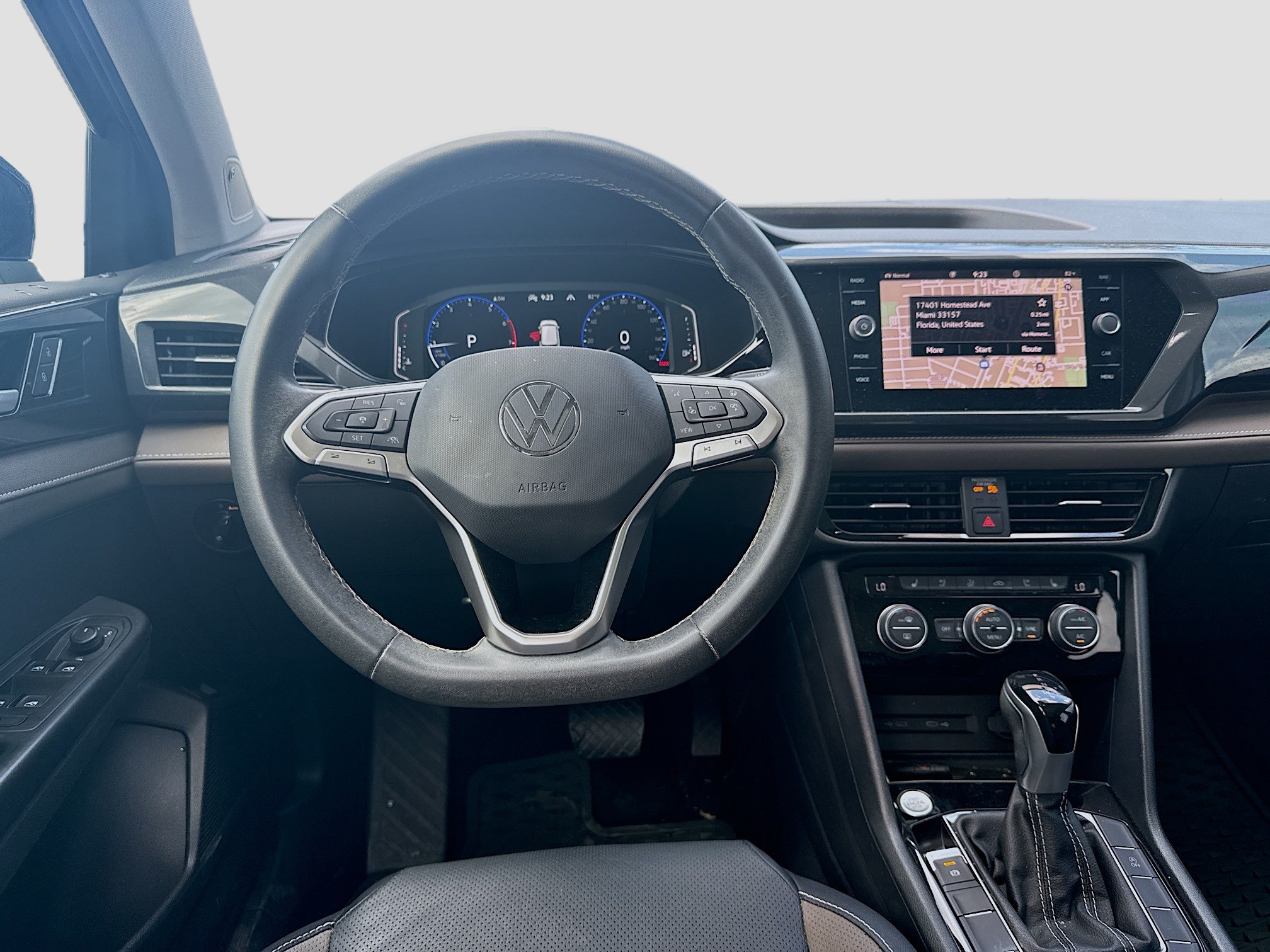 Certified 2022 Volkswagen Taos SEL w/ Panoramic Sunroof Package AWD/4WD image 21