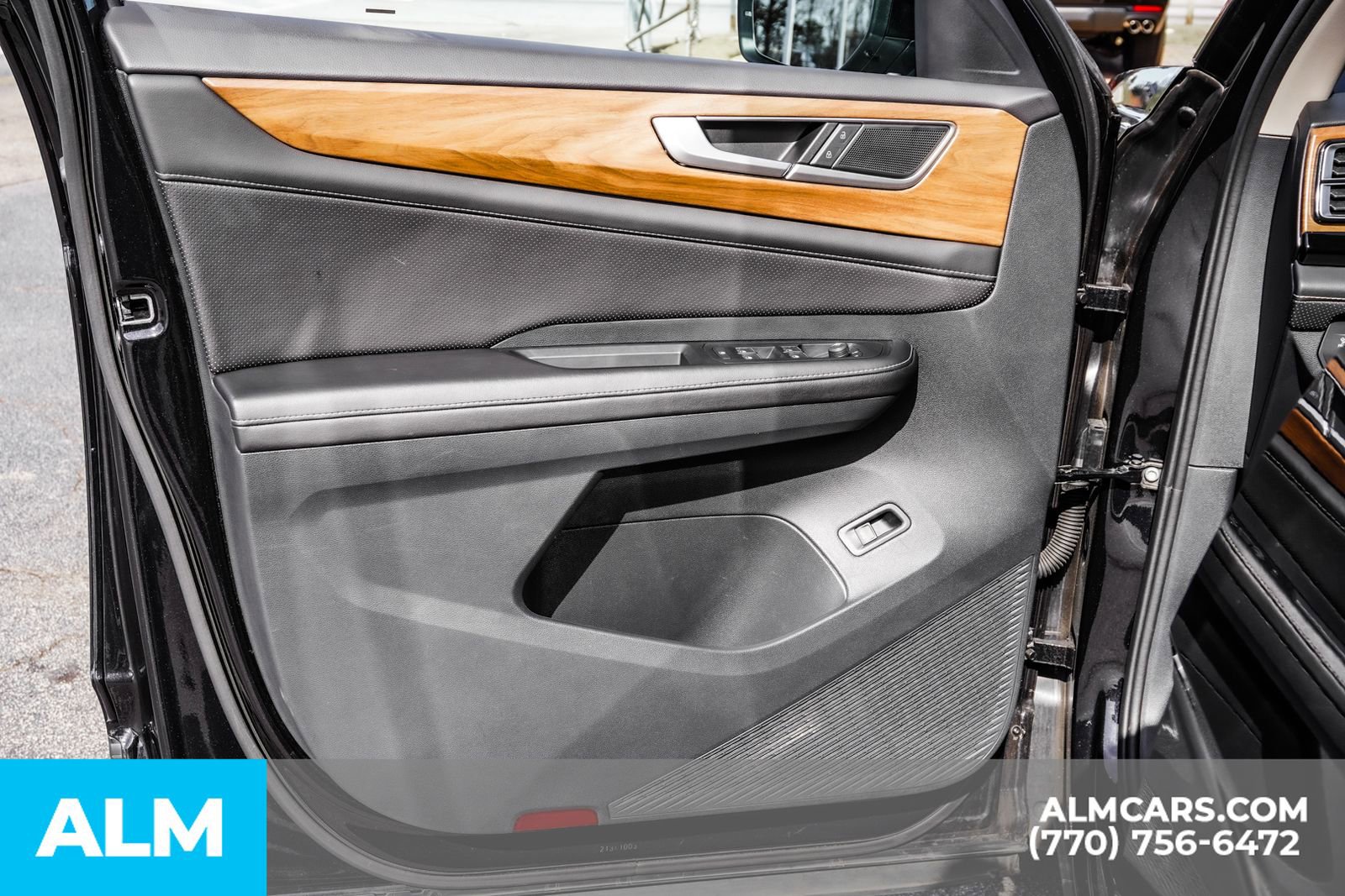 Used 2025 Volkswagen Atlas SE image 53