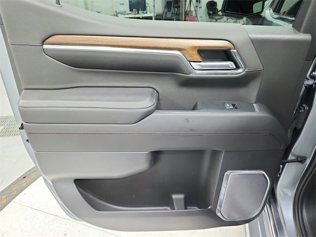 Used 2023 Chevrolet Silverado 1500 High Country image 38