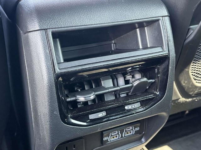Used 2024 Jeep Grand Cherokee Laredo w/ Luxury Tech Group I AWD/4WD image 19