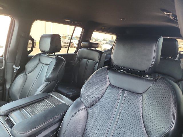 Used 2024 Jeep Wagoneer Series III AWD/4WD image 12