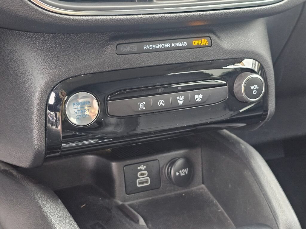 Certified 2025 Ford Escape Platinum AWD/4WD image 26