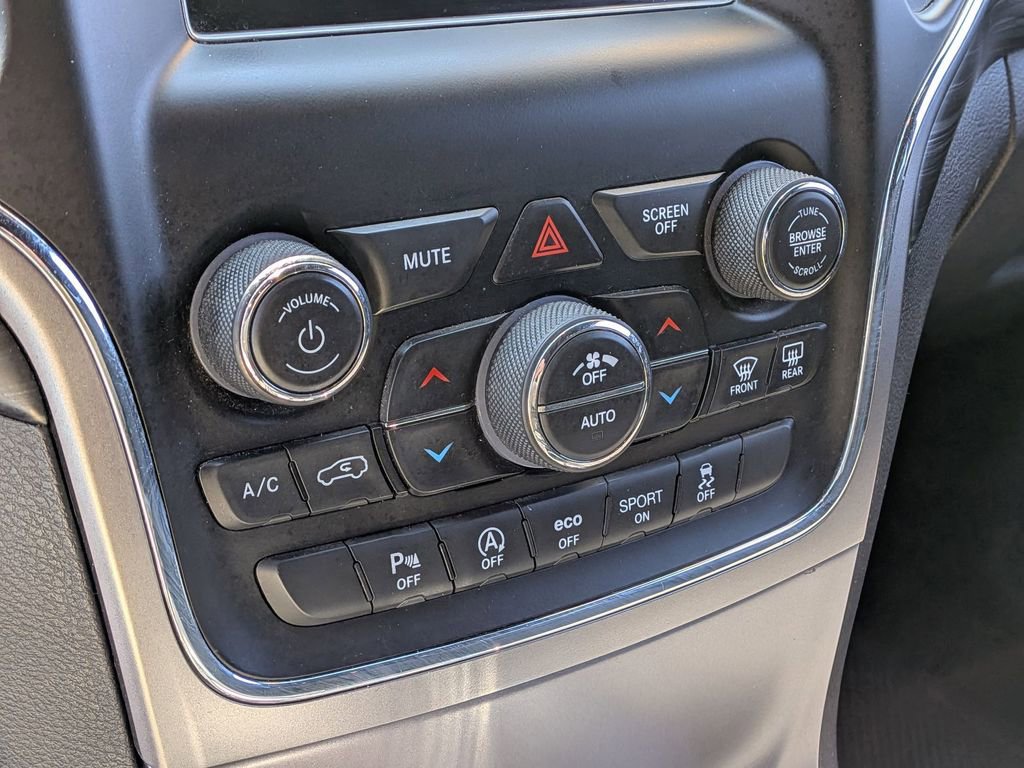 Used 2019 Jeep Grand Cherokee Laredo AWD/4WD image 24