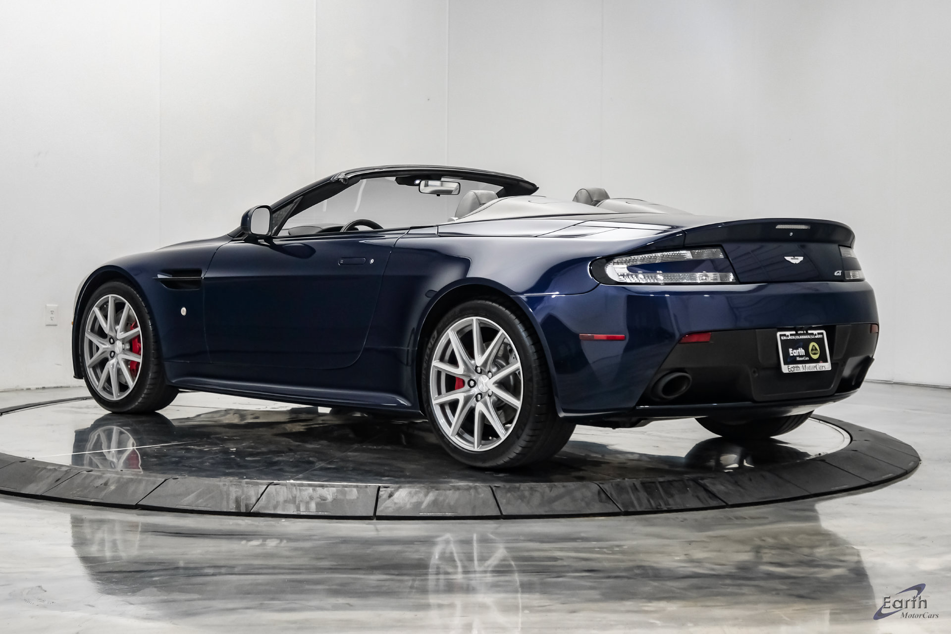 Used 2015 Aston Martin V8 Vantage GT RWD image 13