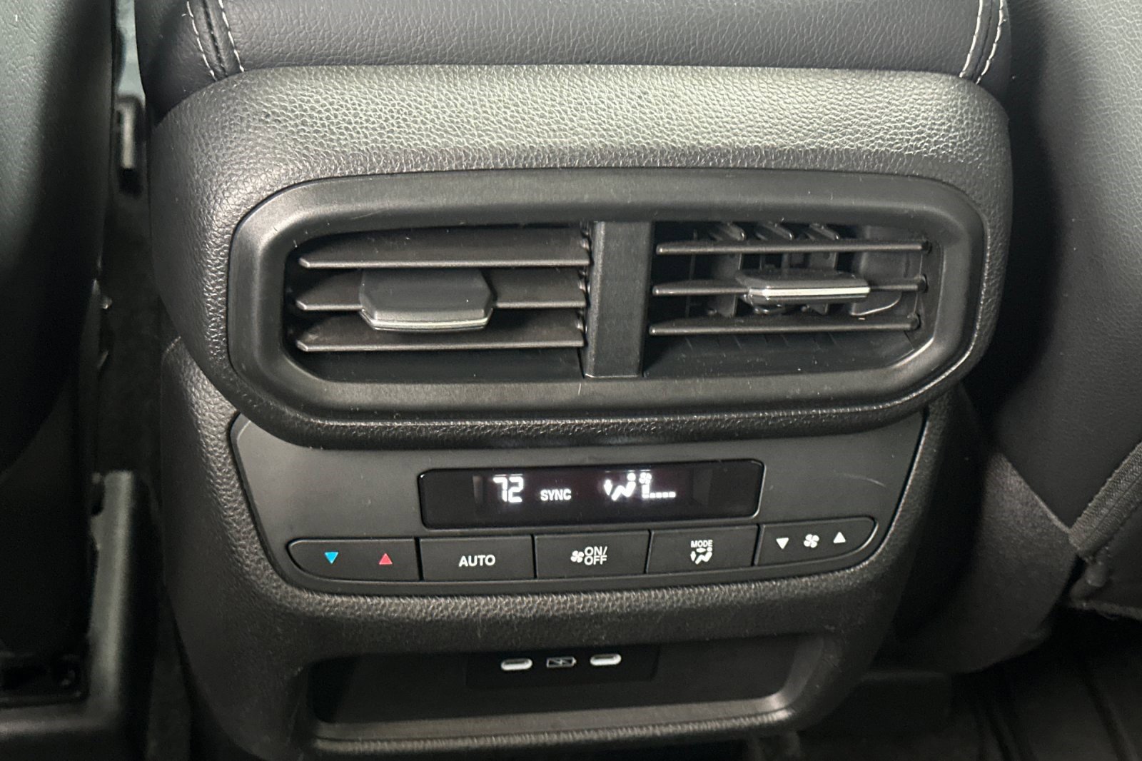 Used 2024 Honda Pilot Touring image 16