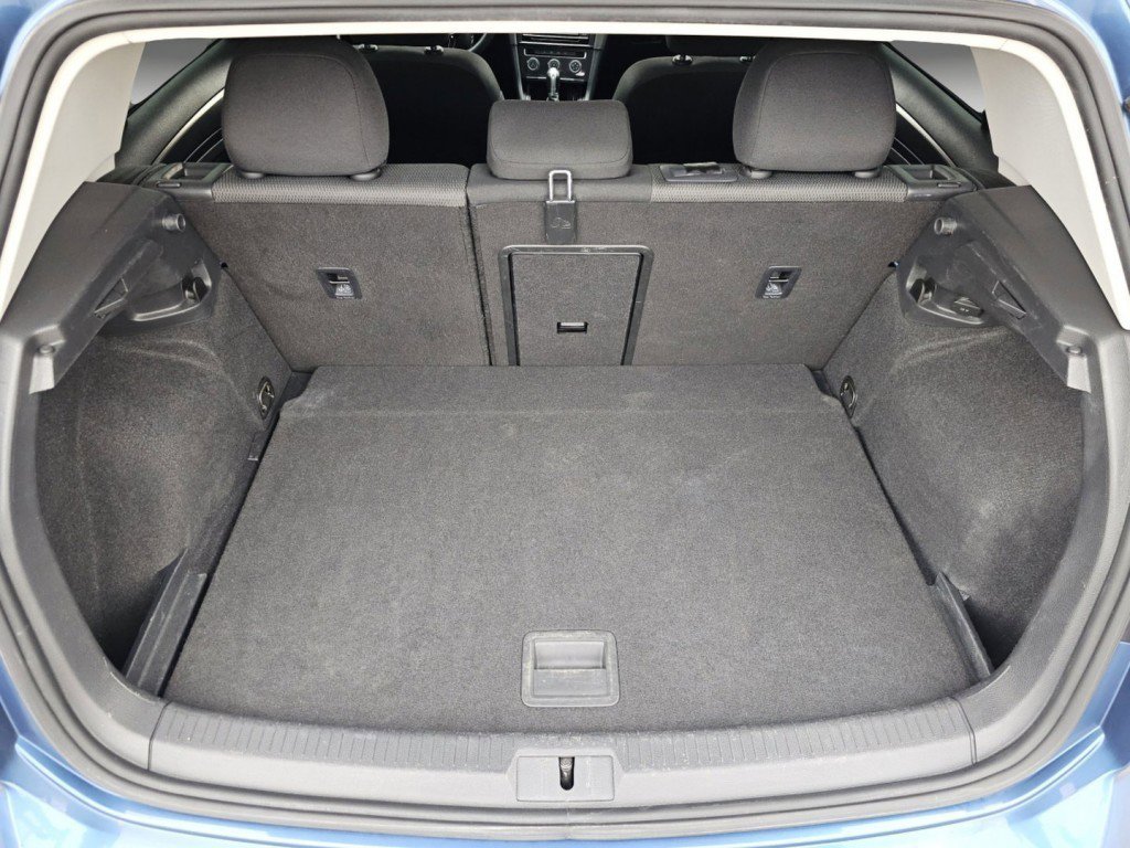 Used 2019 Volkswagen Golf S image 24