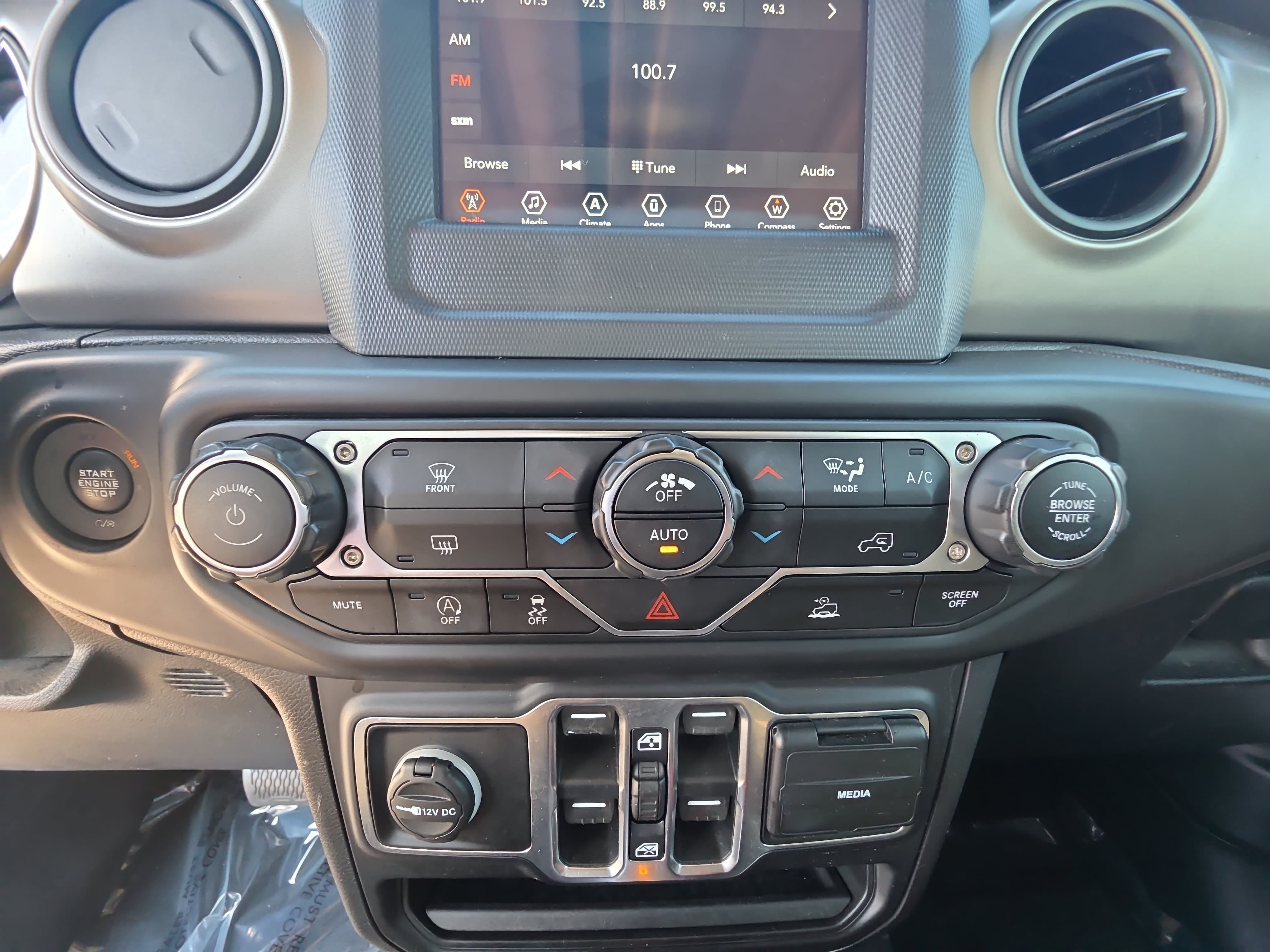 Used 2020 Jeep Gladiator Sport w/ Quick Order Package 24S AWD/4WD image 19