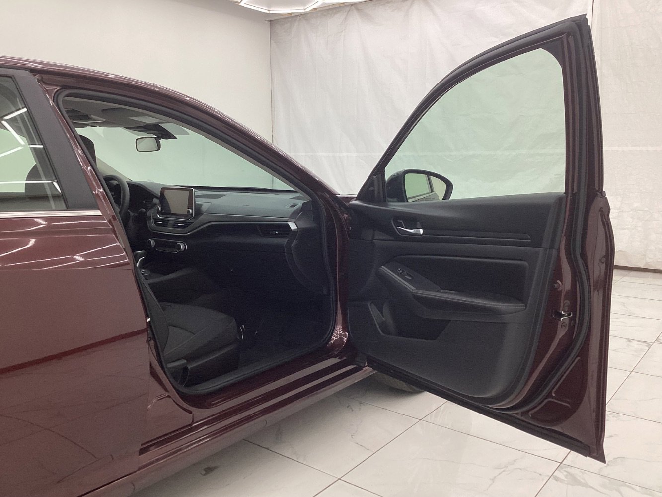 Used 2025 Nissan Altima 2.5 SV image 17