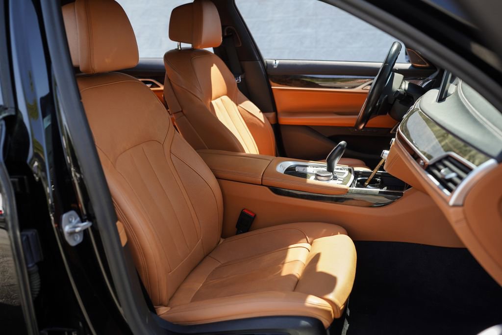 Used 2022 BMW 740i w/ M Sport Package RWD image 25