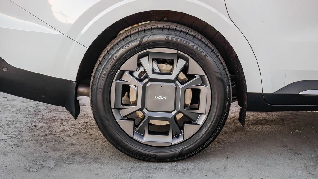 Used 2026 Kia Carnival SX image 12