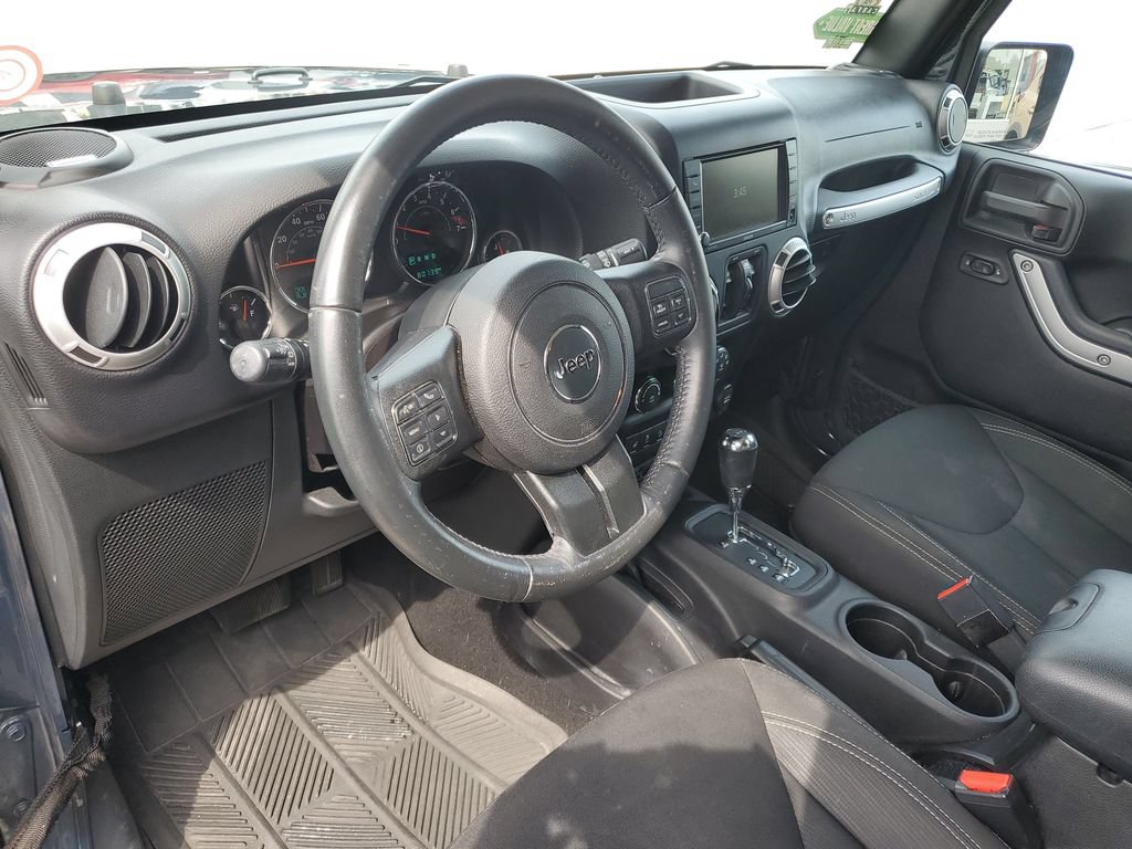 Used 2016 Jeep Wrangler Unlimited Sahara w/ Connectivity Group AWD/4WD image 8