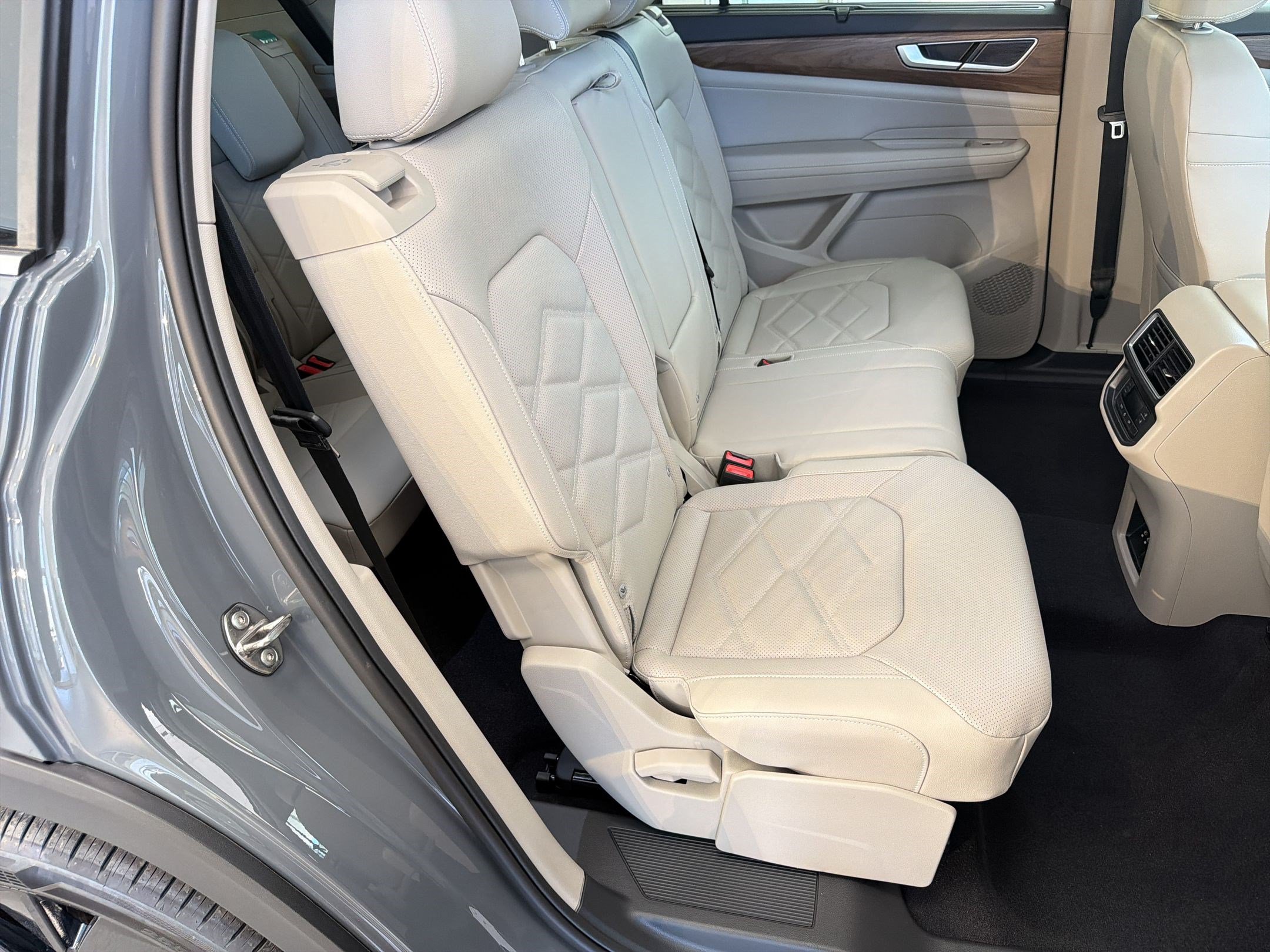 New 2026 Volkswagen Atlas SE FWD image 29