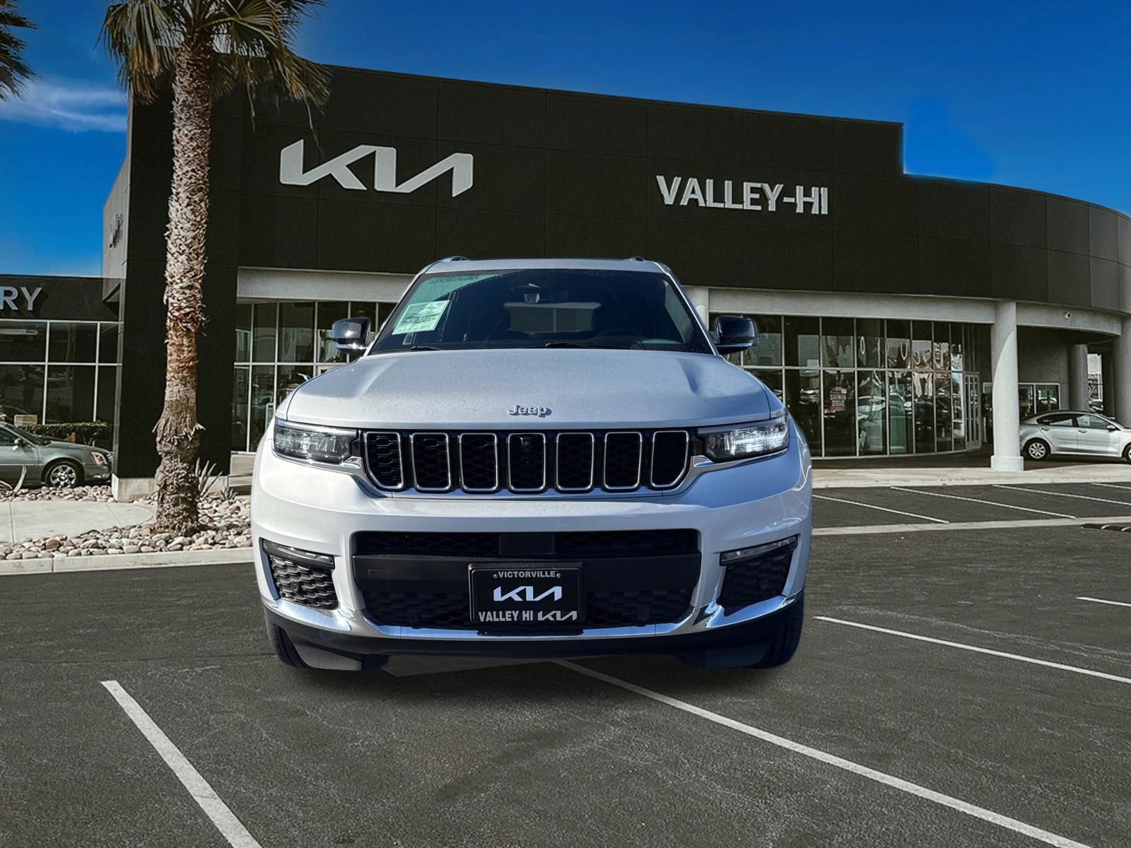 Used 2024 Jeep Grand Cherokee L Limited w/ Luxury Tech Group II image 3