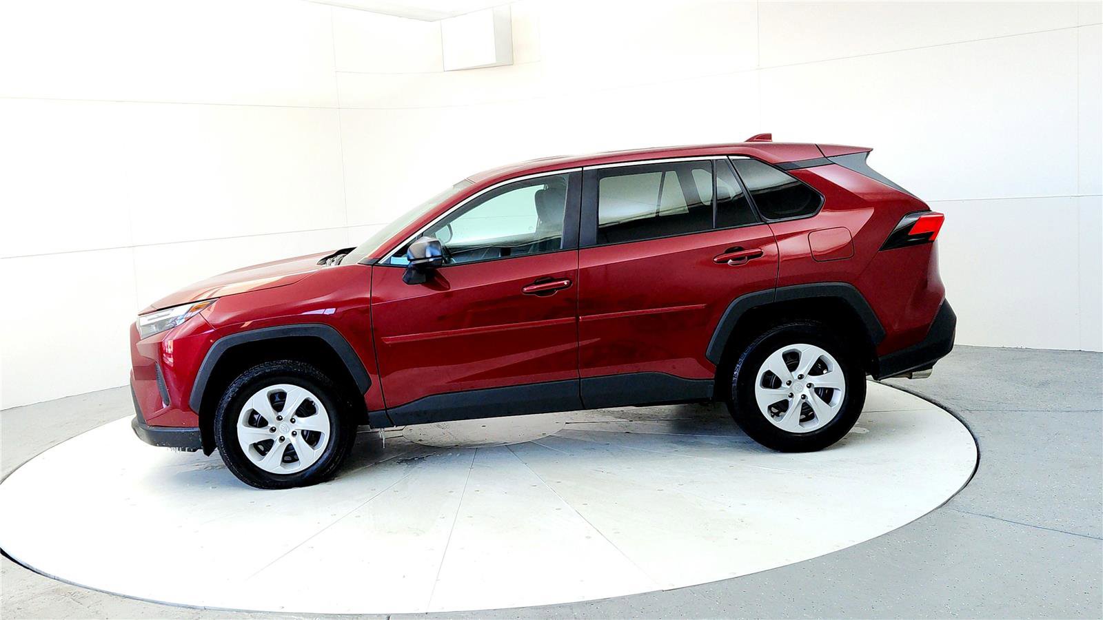 Used 2024 Toyota RAV4 LE image 3